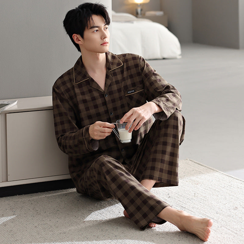 Long sleeved checkered pajamas set