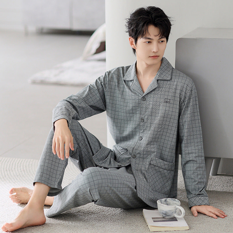 Long sleeved checkered pajamas set
