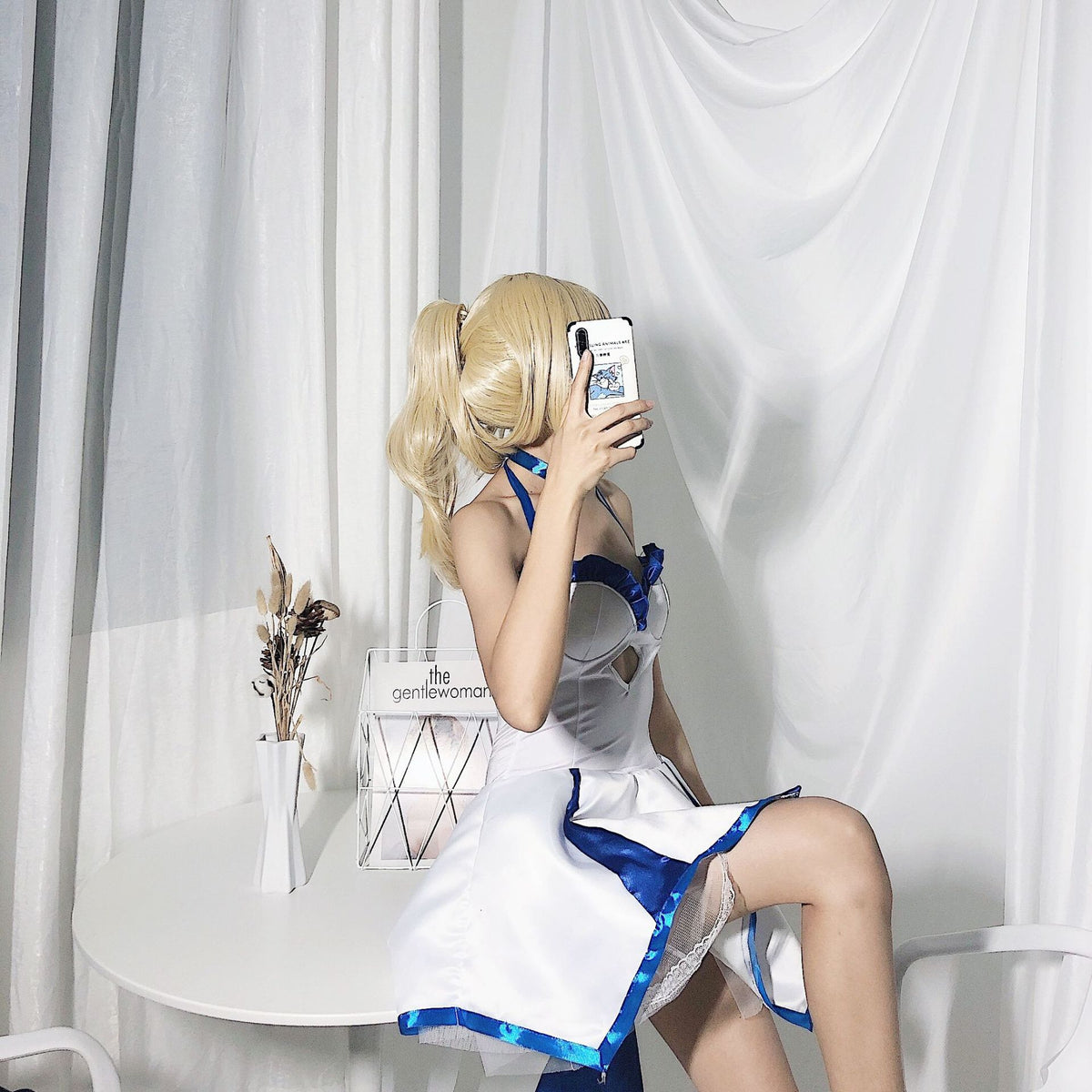 Saber Lily Costume for Women, costume photo 2