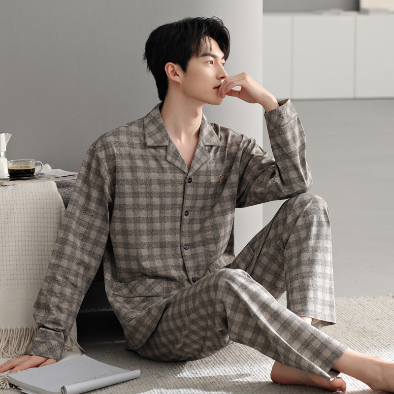 Long sleeved checkered pajamas set