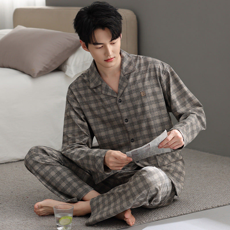 Long sleeved checkered pajamas set